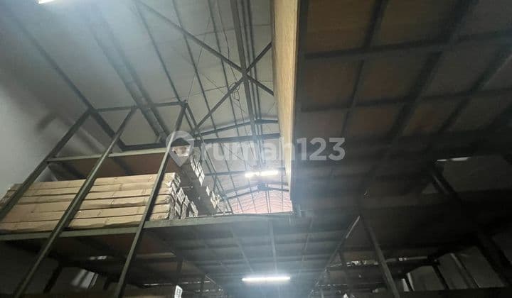 Warehouse area in West Jakarta, strategic location with container access, affordable price.
