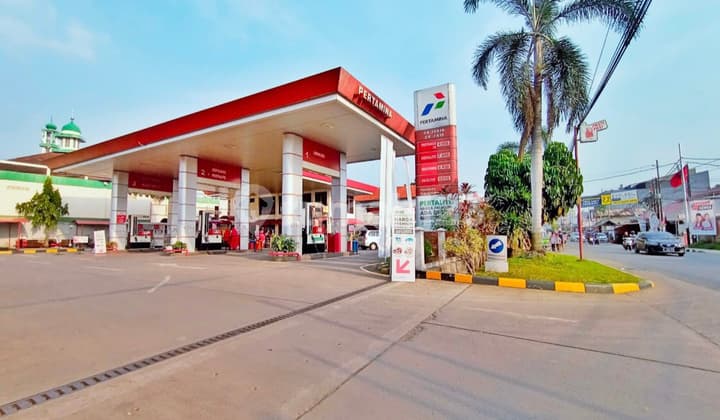 The Gas Station is Busy, Traffic is Heavy, Near Pondok Ranji Train Station, In Ciputat