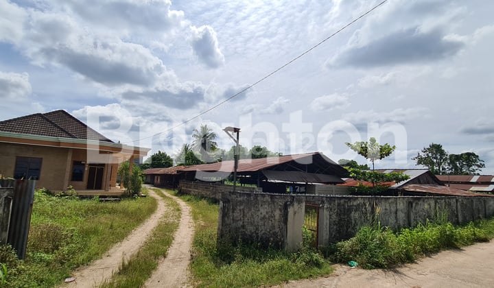Di tanah plus rumah,gedung walet dan gudang