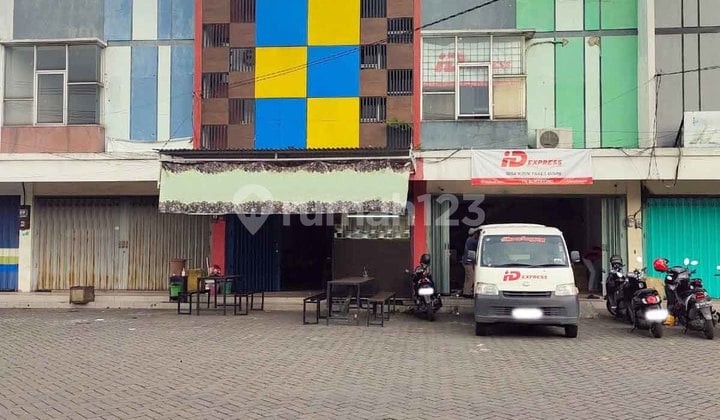 Ruko di Tritan Taman Sepanjang Sidoarjo, Lingkungan Kompleks Pergudangan, Siap Pakai