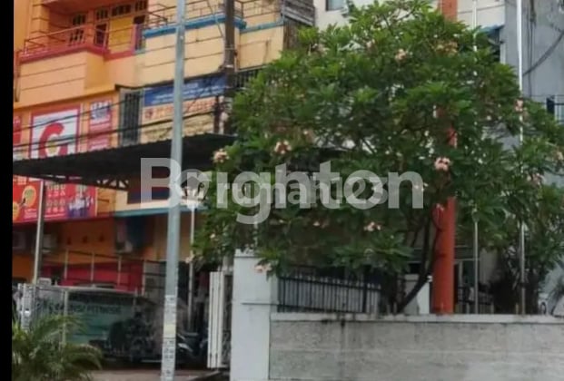 RUKO 4 LANTAI PINGGIR JALAN RAYA