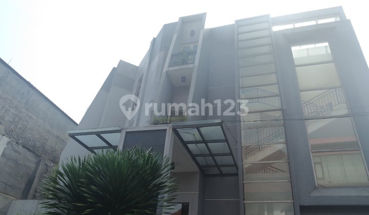 Gedung Kantor 3.5 Lantai Strategis Di Jalan Alternatif Cibubur 300 Meter Ke Stasiun Lrt Harjamukti