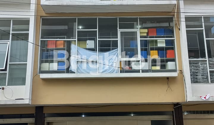 RUKO 3,5 LANTAI DI LOKASI PADAT PENDUDUK