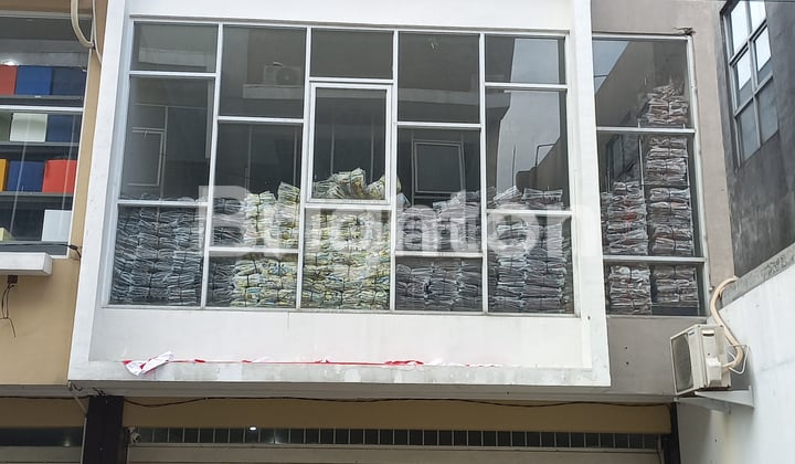 RUKO 3,5 LANTAI DI DAERAH RAMAI PENDUDUK, COCOK UNTUK KANTOR, GUDANG DAN WORKSHOP