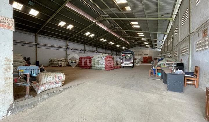 Ready-to-Use Strategic Warehouse with Office in Industrial Area
