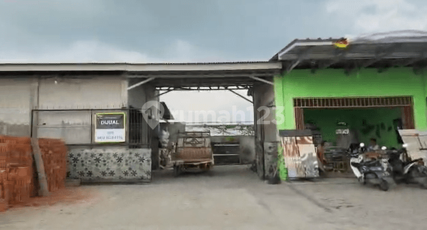 Toko Bangunan Jl. Kilasah di Jalan Utama