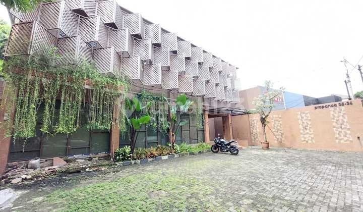 Mini Building di Prapanca, Kebayoran Baru, Bangunan 3 lantai Cocok Untuk Kantor