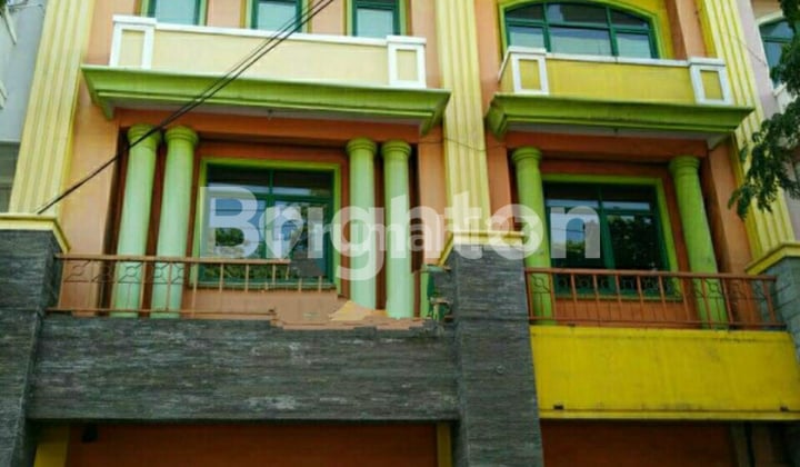 2 RUKO HADAP JALAN KEMBAR, SIAP PAKAI, LOKASI STRATEGIS