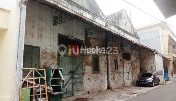 Gudang bangunan kuno di jalan Kalikuping