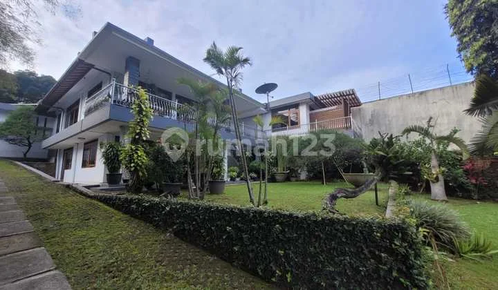 Disewakan Ruang Usaha di Ciumbuleuit Bandung – Cocok untuk Resto, Showroom, Kantor, Klinik, Akses Mudah & Parkir Luas