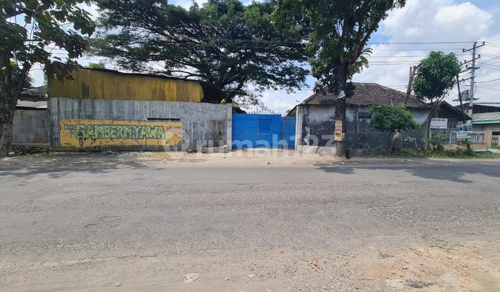 GUDANG HITUNG TANAH Di Jl. Solo - Purwodadi, Gondangrejo, Karanganyar, Solo