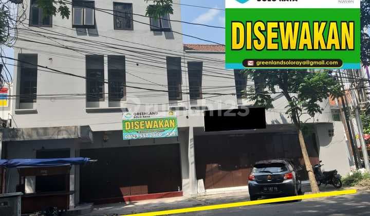 3-STORY RUKO COMPLETELY RENOVATED IN A STRATEGIC AREA OF SOLO CITY