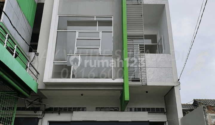 3-STOREY SHOPHOUSE on Buah Batu wing