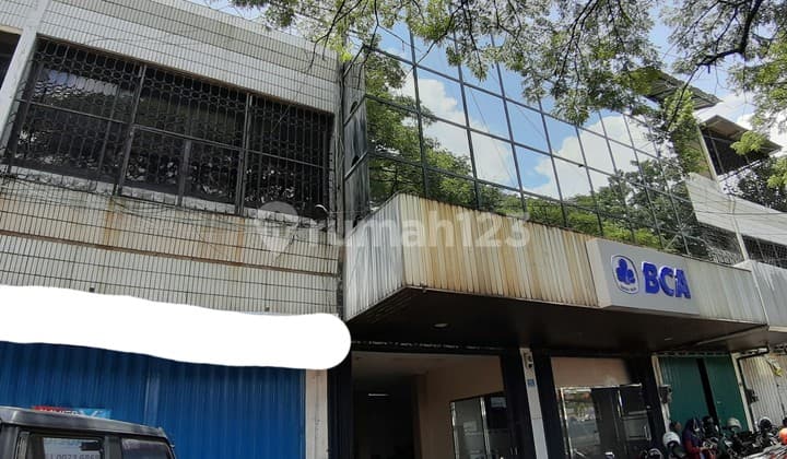 Zero Shop House on the Street Next to Bca Manukan Wetan