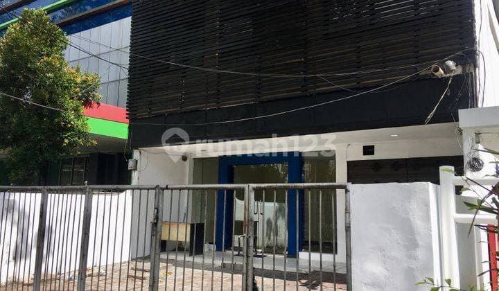 Rare building for sale on Jalan Panglima Sudirman, Surabaya.