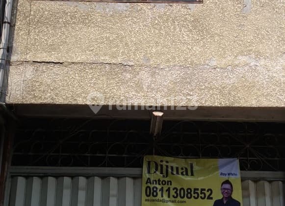 Shop house for sale in Pasar Besar Wetan Surabaya, near Jagalan.