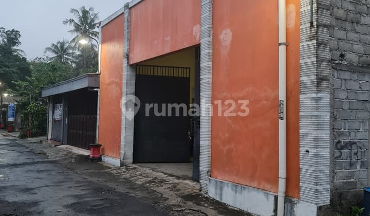 Rumah dan gudang dekat pintu tol boyolali
