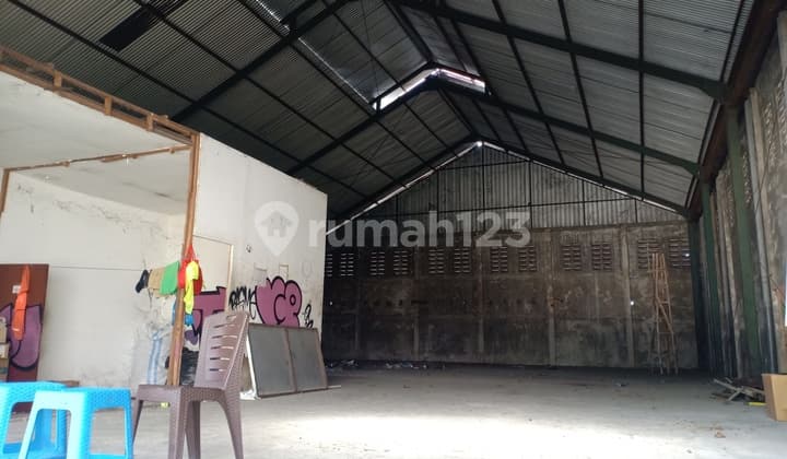 COMPLETE IMB WAREHOUSE ON THE MAIN STREET OF SUNSET ROAD KUTA