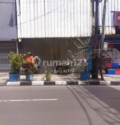 Ruko 3 Lantai Hitung Tanah di Jln. Dalem Kaum