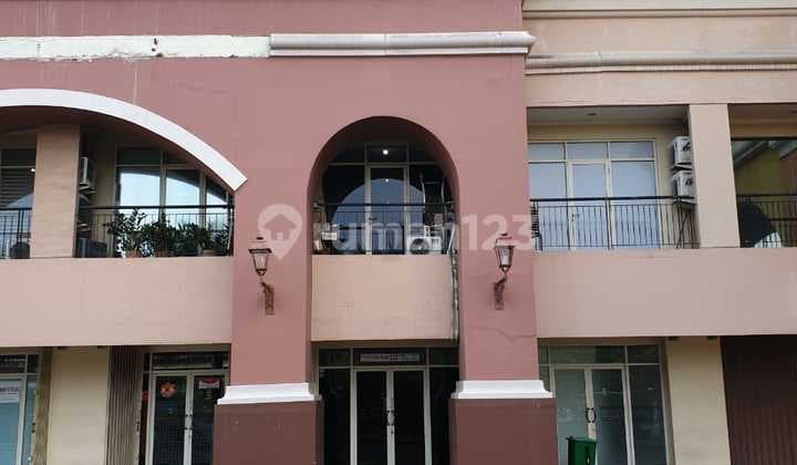 Lokasi Strategis Cocok untuk kiantor/Ruang Usaha