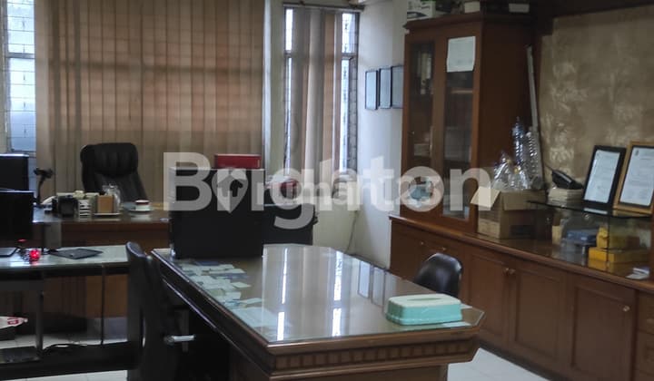 Ruko Komersial 3Lantai Dekat Pelabuhan Tanjung Perak Cocok untuk Kantor atau Ekspedisi