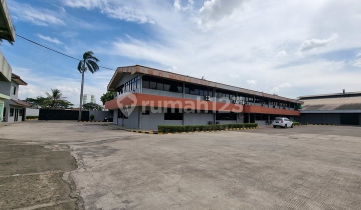 Gudang Luas Siap Pakai di Inspeksi Kalimalang, Cibitung