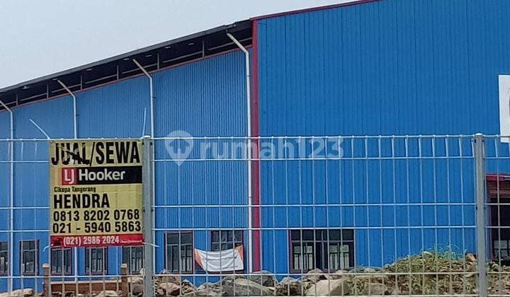 Gudang Logistik dan Area Parkiran