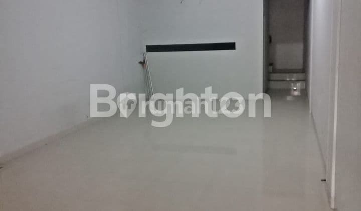 MAINROAD TIGA LANTAI COCOK UNTUK KANTOR