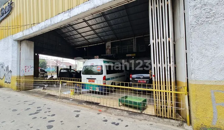 Shop house in Jatinegara
