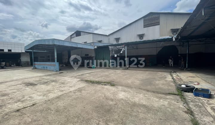 Gudang di Cibinong Lokasi Strategis Pinggir Jalan Utam