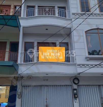 RUKO 3,5 LANTAI PINGGIR JALAN RAYA SIAP HUNI DI GREEN VILLE