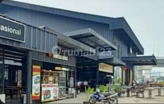 Di Gudang di Cakung Barat, Jakarta Timur