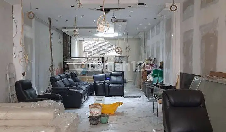 Well-Maintained Downtown Semarang Shophouse, Suitable for All Businesses