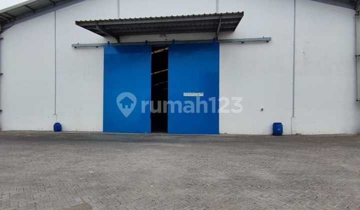 gudang dalam Komplek di jalan raya narogong dekat tol hanya 5 menit dari tol gunung putri