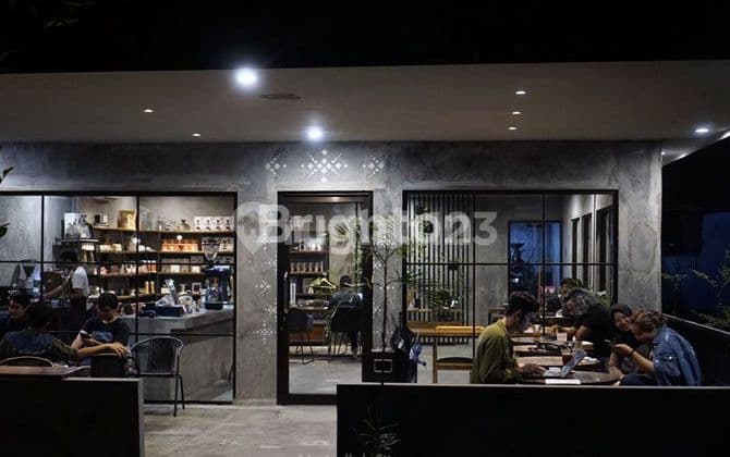 HOUSE + CAFE + BEAUTY SALOON 1,600M2 SOROPADAN, GEJAYAN, YOGYAKARTA