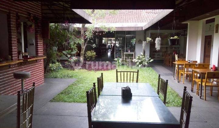 Gedung Ex Restoran Di Sayap Wastukencana Bandung