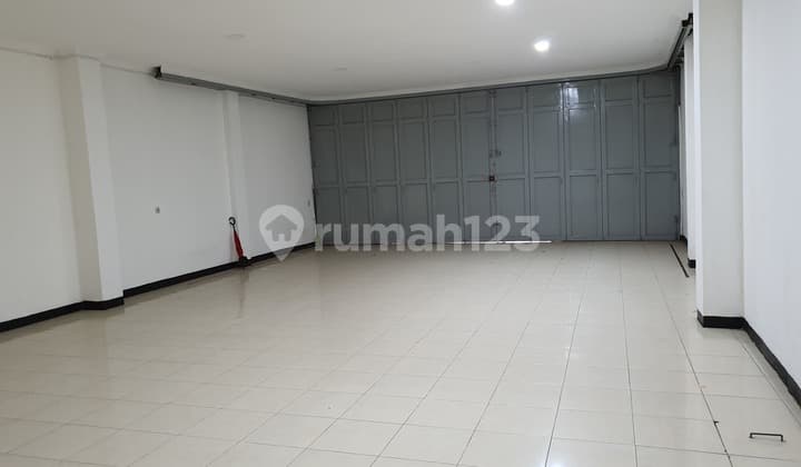 Ruko 3 lantai di Otto Iskandar Dinata (Otista) Bandung, samping Pasar Baru