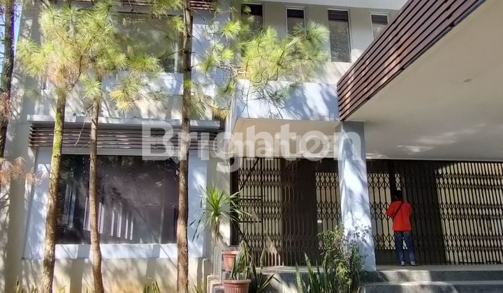 GEDUNG PERKANTORAN 4 LANTAI SIAP PAKAI DI SAYAP SETIABUDHI BANDUNG