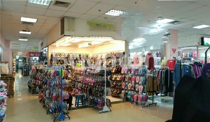 2 STAND ITC MEGA GROSIR, RAMAI PENGUNJUNG