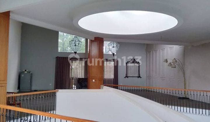 Gedung Lux Full Desain Interior Utk Komersil di Cipaganti Bandung