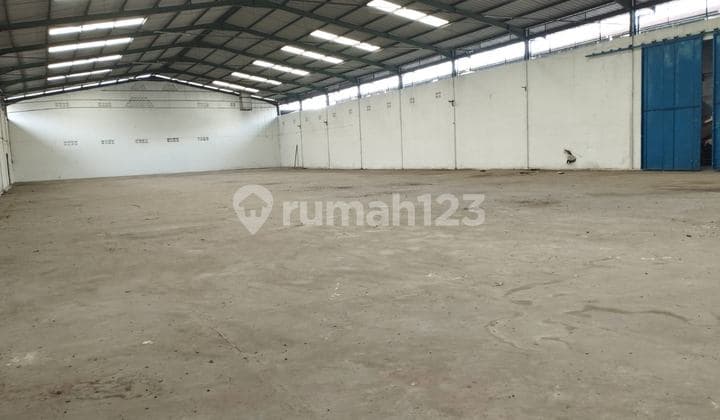 Gudang Luas Ada Bangunan Untuk Kantor Posisi Cimencrang Bandung