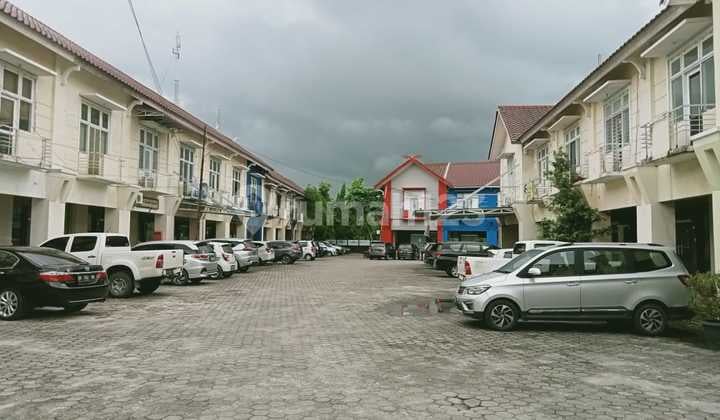 Rukan dalam komplek perkantoran, Pekanbaru..