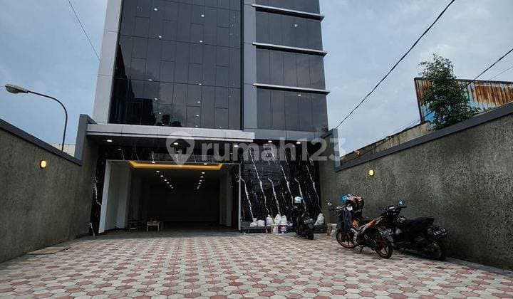 4.5-story new office building in Cawang, East Jakarta