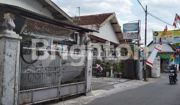 MINIMARKET + LAUNDRY, JALAN MAGELANG, BOROBUDUR PLAZA, TUGU JOGJA, MALIOBORO.