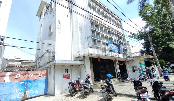 Gedung Usaha Siap Pakai di Jalan Utama Naripan Bandung