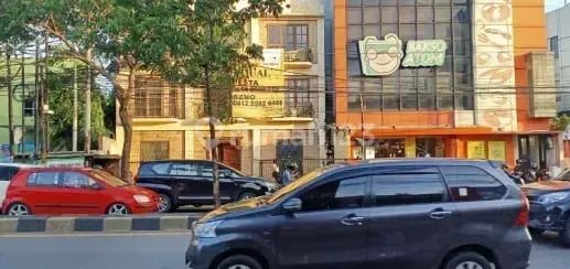 Gedung 3 Lantai luas Bangunan 1.100 m jual setengah Harga dekat ke MRT LEBAK BULUS Jl. Raya Ciputat Cireundeu Tangsel Berada di jalan Utama dan sangat cocok buat Kantor , Gudang , Sekolah , Rumah Sakit . Showroom dan jenis usaha apapun sangat coc
