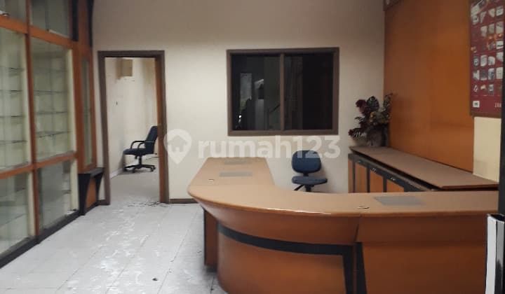 Ruko Suniaraja 4 Lantai Semi Furnished dengan Lift Barang