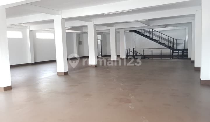 For Rent: Nice 3-Story Shop House in Downtown Bandung