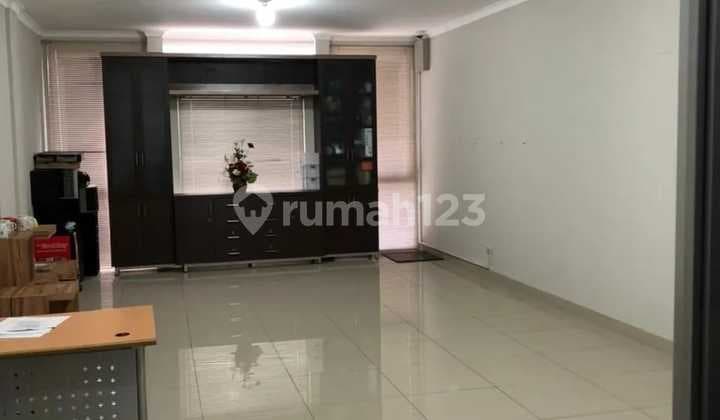 Ruko 3 Lantai di Holis Regency