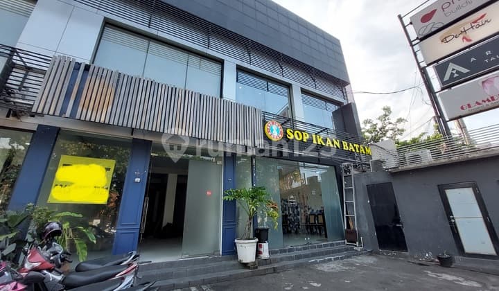 Ruang Usaha di Kemang Raya